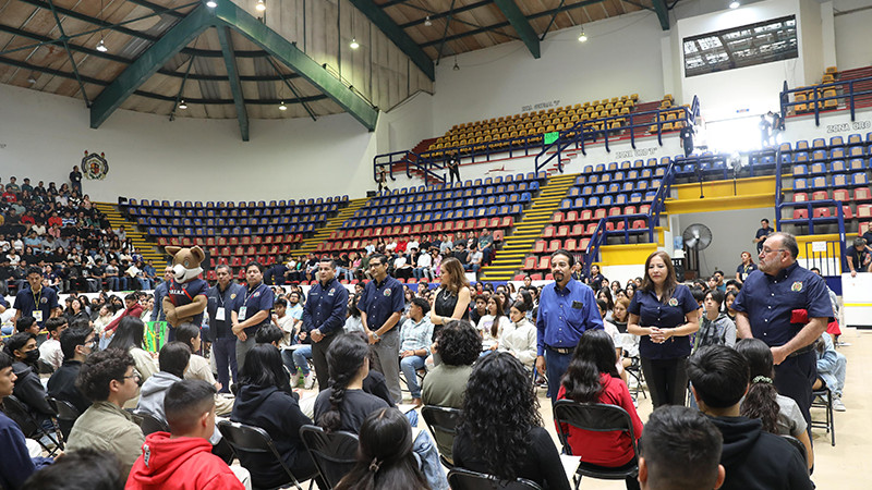 En total orden, futuras y futuros veterinarios, biólogos, agrónomos y biotecnólogos realizan su examen