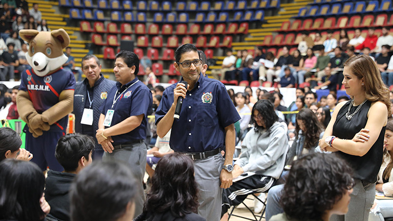 En total orden, futuras y futuros veterinarios, biólogos, agrónomos y biotecnólogos realizan su examen
