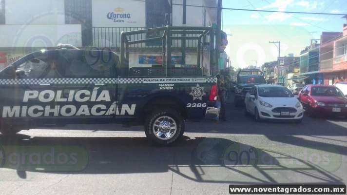 Detienen a dos presuntos narcomenudistas en Tangancícuaro, Michoacán 