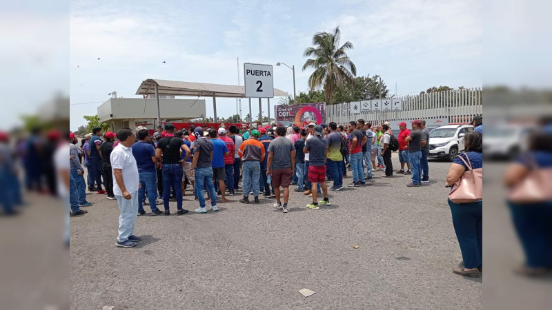Mineros de Arcelor Mittal desmienten que haya terminado la huelga 