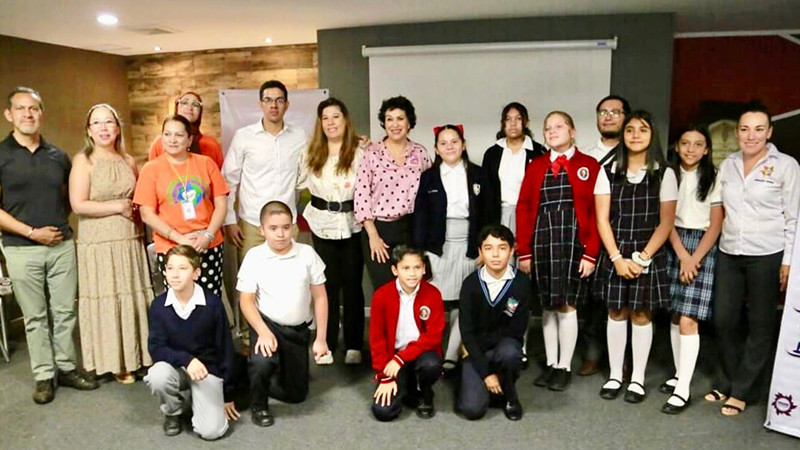 Pasan alumnos michoacanos a fase nacional de encuentro de inglés 