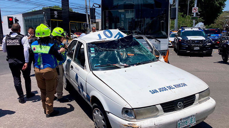 Dio vuelta prohibida y ocasionó accidente en Constituyentes, en Querétaro  