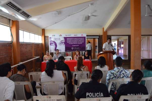 Imparten curso Atención a Mujeres Víctimas de Violencia, en Lázaro Cárdenas, Michoacán - Foto 1 