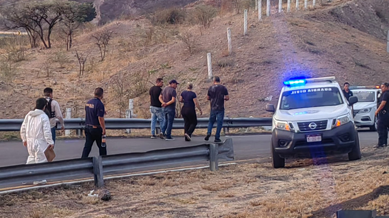 Hallan cuerpo sin vida en la Morelia-Salamanca, además se localizó a un hombre herido