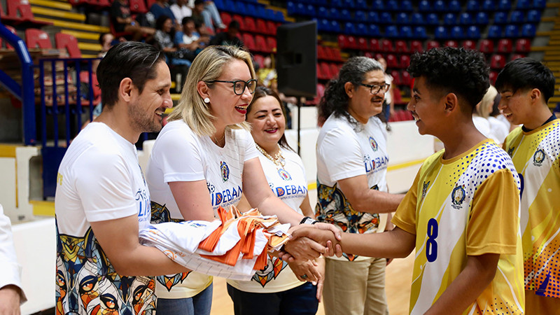 Estudiantes, queremos que sean transformadores del deporte en la UMSNH: Rectora