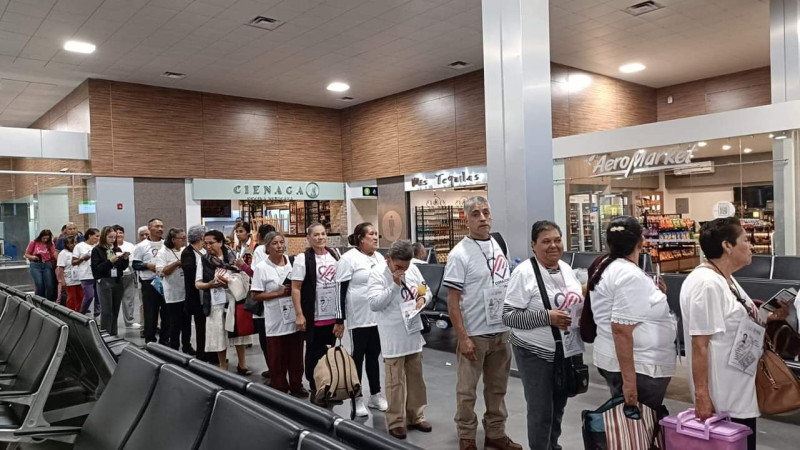 Arriba segundo grupo de Corazones Mensajeros a Los Ángeles, California