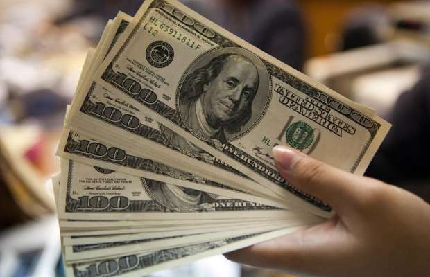 A la baja el precio del dólar en bancos 