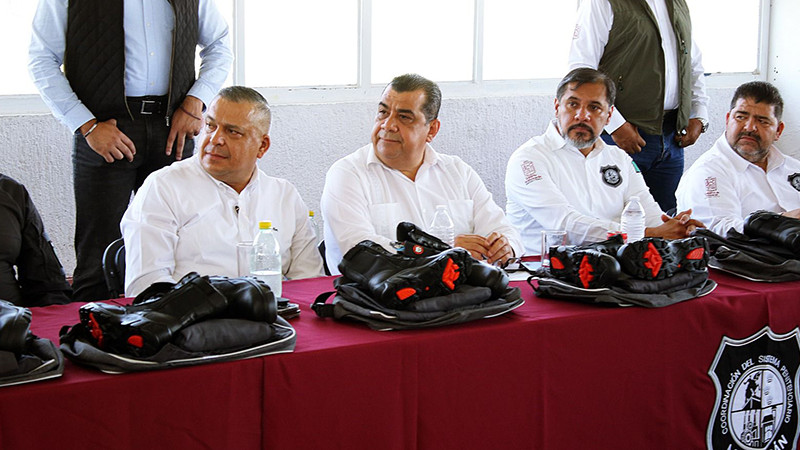 Entregan uniformes y equipo táctico a elementos de seguridad y custodia 