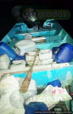 Aseguran presunta embarcación de narcotráfico en Lázaro Cárdenas - Foto 1 