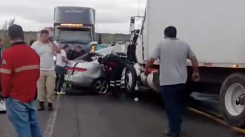 Accidente en Yurécuaro, Michoacán deja dos  personas sin vida y dos menores heridos 
