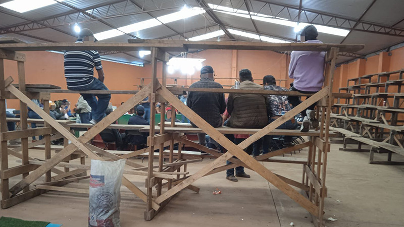 “Revienta” la Guardia Civil desactiva pelea de gallos clandestina en Aporo, Michoacán 