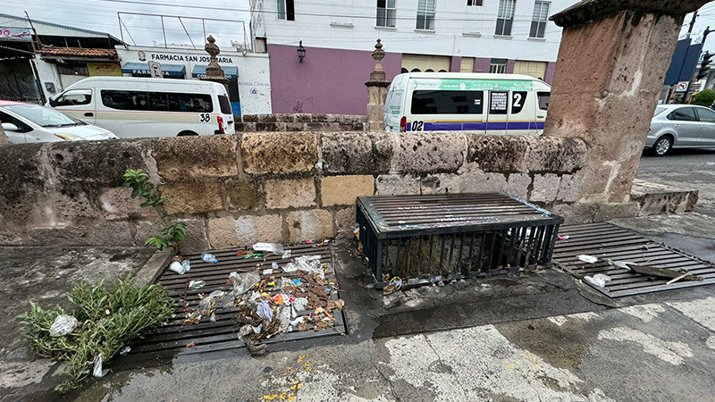 Retira Ayuntamiento toneladas de basura de calles y drenes en Morelia 