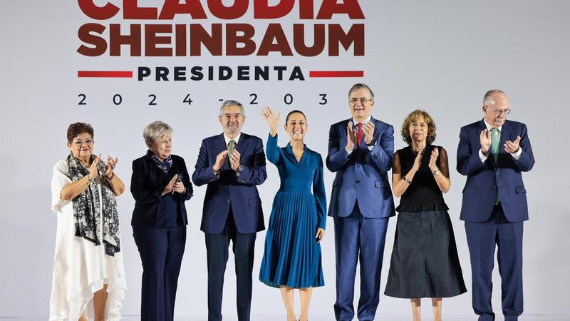 AMLO celebra primeros nombres del Gabinete de Claudia Sheinbaum 