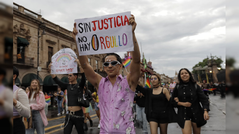 Ni la lluvia frenó el Pride Morelia; piden un alto a simulación política