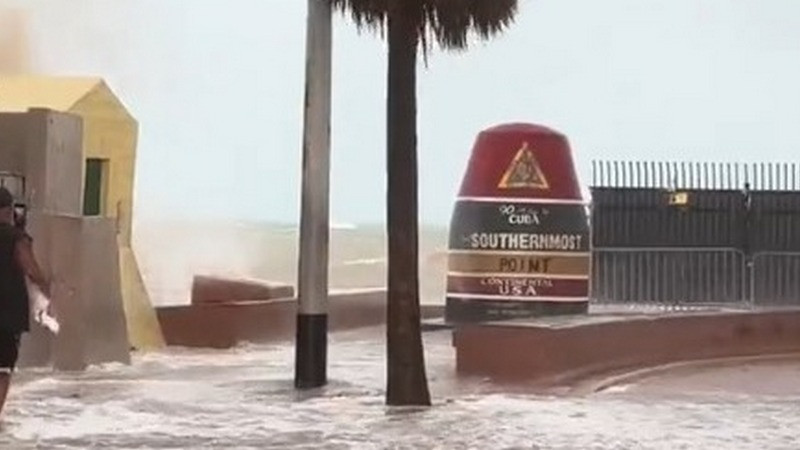 Fuerte oleaje que azotó costas de Florida deja 6 personas sin vida 