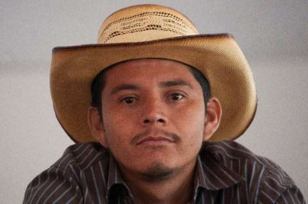 Retoman las armas habitantes de Aquila, Michoacán, ante nuevo brote de violencia 