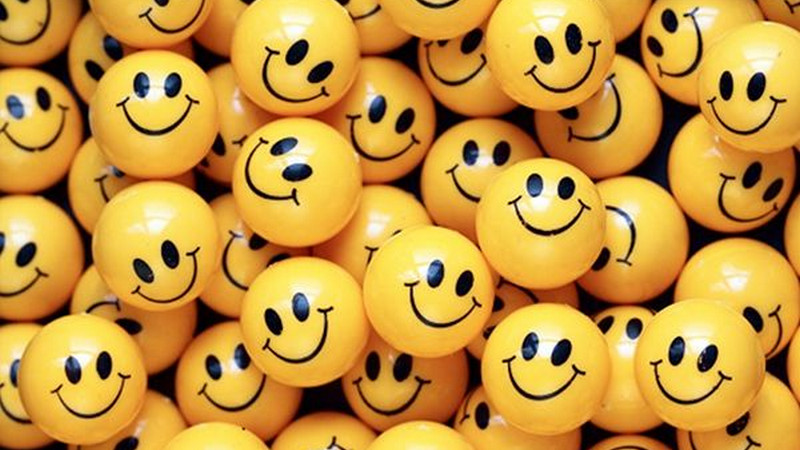 Emociones positivas en el mundo crecen y alcanzan niveles prepandemia en el 2023 