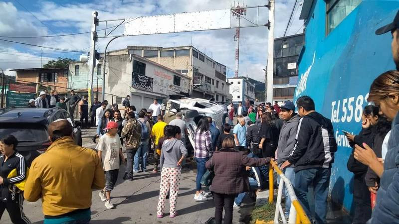 Choque automovilístico en el Estado de México deja 8 personas heridas 