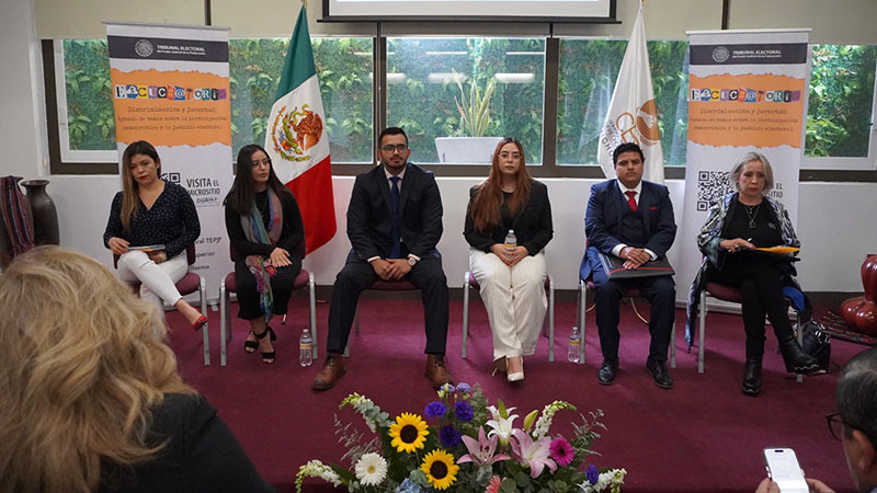 Jóvenes realizan "escuchatorio" sobre temas electorales en la CEDH Michoacán 