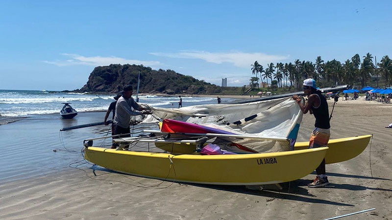 Un jet sky y un velero chocaron en Mazatlán, el Escuadrón Acuático auxilió a personas lesionadas  