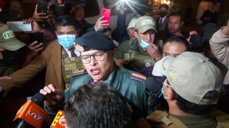 Presidente de Bolivia tramó auto golpe de Estado para levantar su popularidad: Comandante detenido 