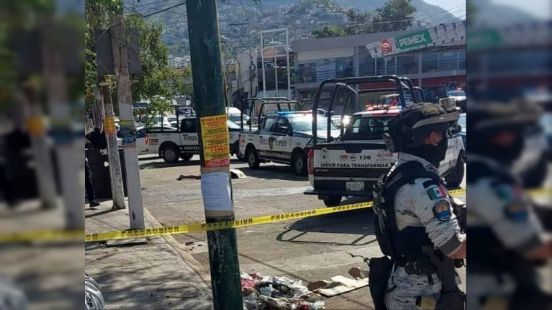 Flotan a playa de Acapulco dos cuerpos atados a un ancla: en avenida matan a lavacoches 