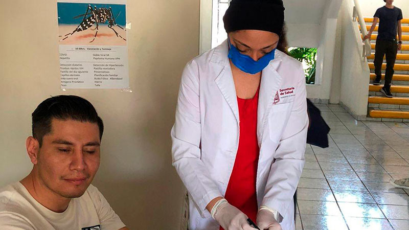 Enseña sector salud a estudiantes cómo prevenir el dengue desde el hogar 