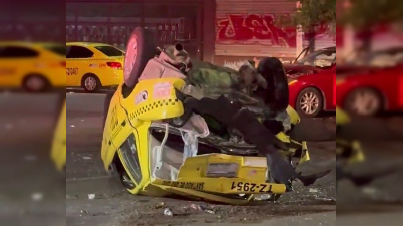 Querétaro: Carreritas terminaron en accidente en Paseo Constituyentes 