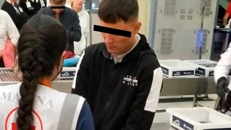 Aseguran a pasajero sueco con 30 kilos de estupefacientes en el AICM 