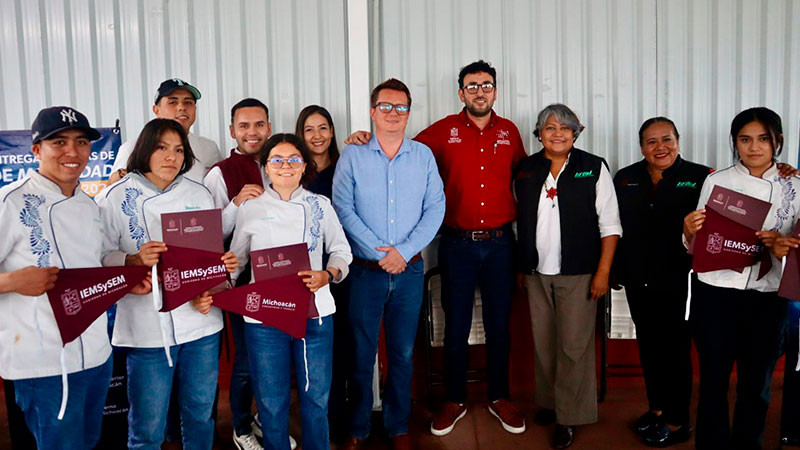 Entrega Iemsysem 44 nuevas becas de movilidad para estancias de verano 
