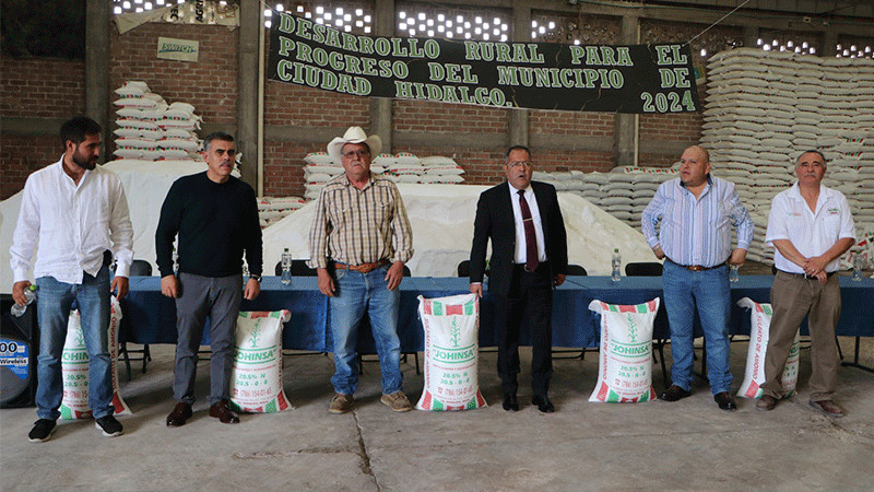 Téllez Marín hizo entrega de 150 toneladas de fertilizante químico en beneficio de productores del municipio