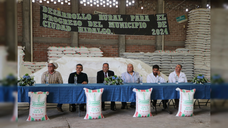 Téllez Marín hizo entrega de 150 toneladas de fertilizante químico en beneficio de productores del municipio