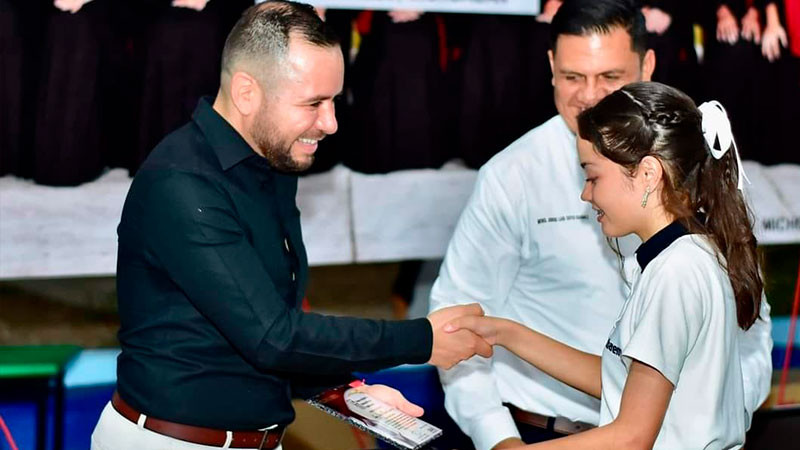 Solo a través de la educación lograremos transformar a Michoacán: Reyes Galindo 