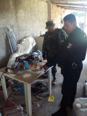 Aseguran metanfetamina y precursores químicos en Buenavista, Michoacán - Foto 1 