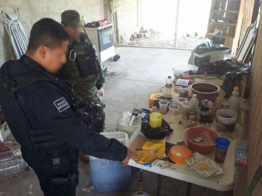 Aseguran metanfetamina y precursores químicos en Buenavista, Michoacán - Foto 2 