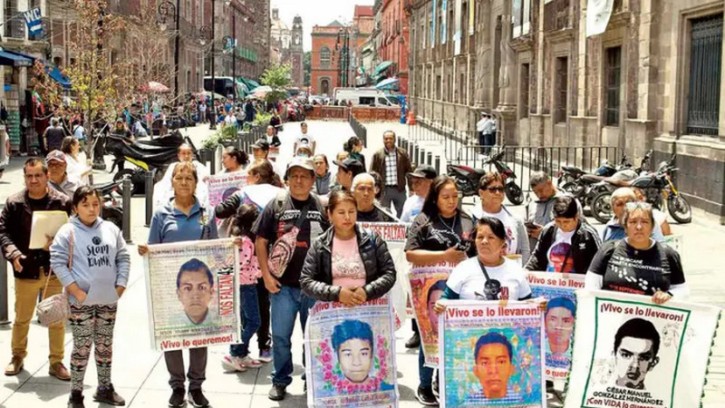 AMLO confirma reunión de Claudia Sheinbaum con padres de normalistas desaparecidos 