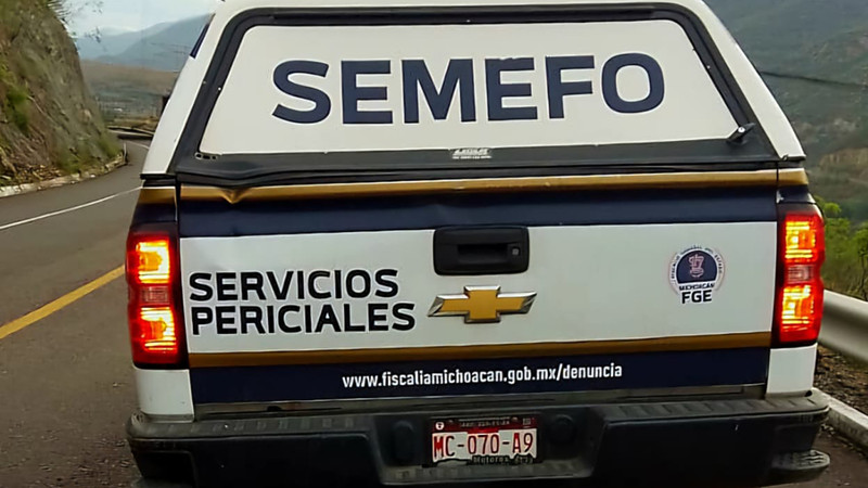 Mujer pierde la vida al ser arrollada en su motocicleta en Aquila, Michoacán  