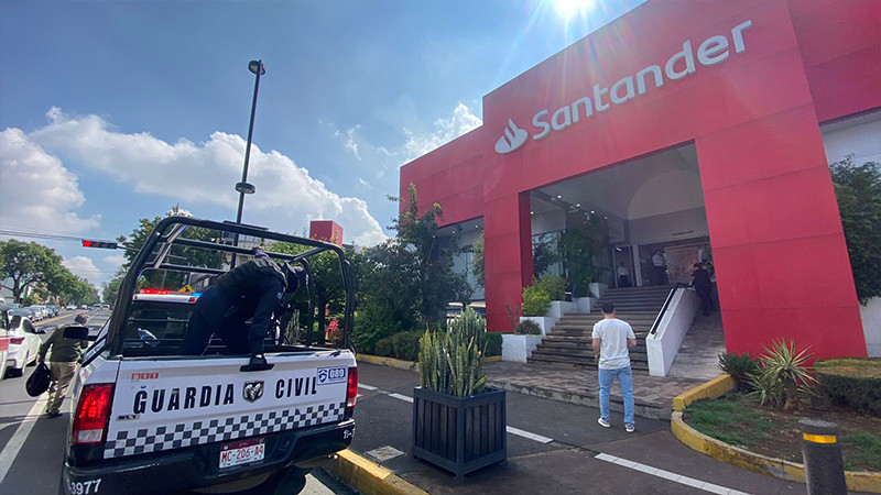 Presuntos ladrones sustraen mas de dos millones y medio de pesos de un banco en Morelia 