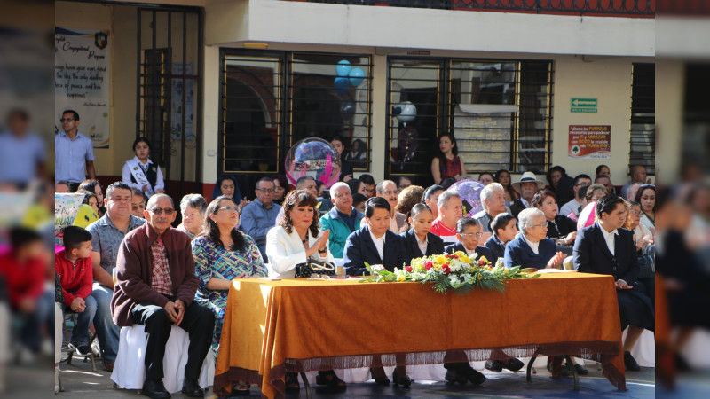 Regidora Martha Elva Solís asiste a clausura de fin de curso del Colegio Guadalupano Plancartino “José María Morelos” Nivel Secundaria