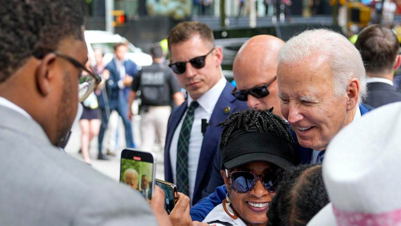 Biden "acelera" campaña en estados clave, ante rumores de posible sustitución 