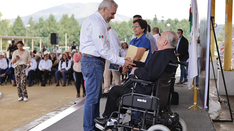Concluye con éxito entrega de fertilizantes gratuitos a agricultores 