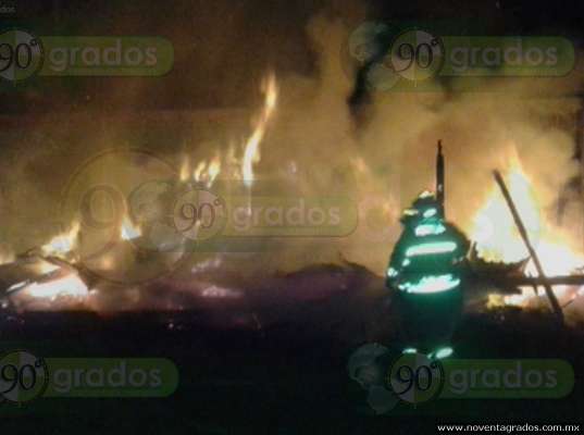 Incendio consume aserradero en Morelia - Foto 1 