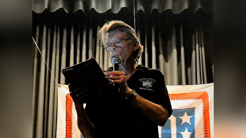 Stephen King pide a Biden que se retire de contienda presidencial, "por el bien de EEUU" 