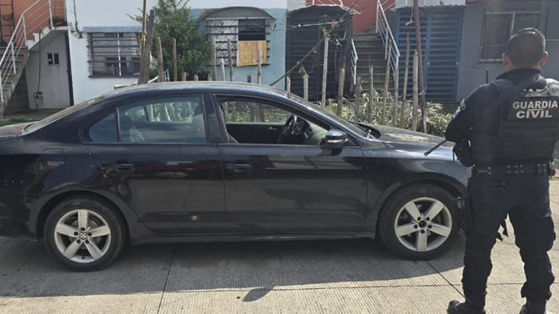 Asegura la Guardia Civil en Uruapan, Michoacán un auto robado 