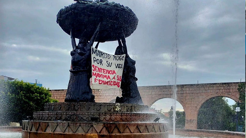 Colocan  mantas en “Las Tarascas” del centro de Morelia,  se exige justicia para María José Medina Flores  