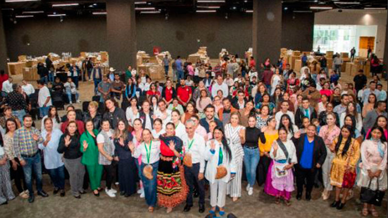 Entrega DIF Michoacán mil 752 aparatos funcionales a población de 73 municipios  