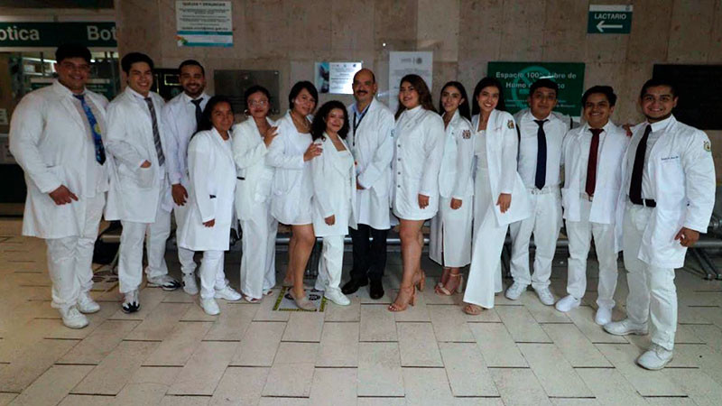 Concluyen internado de pregrado 33 médicos en HGZ No. 8 del IMSS en Uruapan, Michoacán  