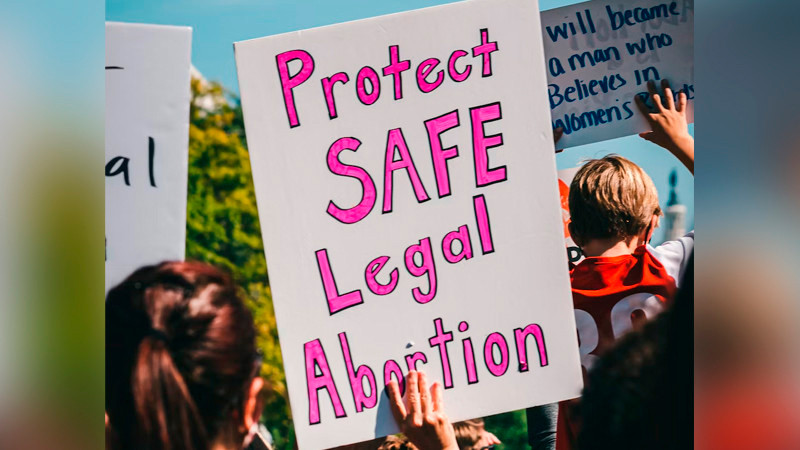 Estadounidenses viajan a México para abortar ante restricciones en estados republicanos 