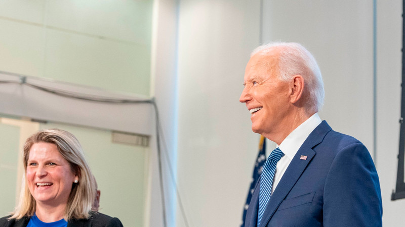 Aumenta número de demócratas que piden a Biden bajarse de contienda presidencial 