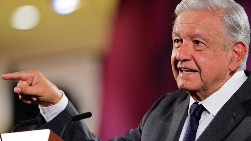 Un joven recién egresado de la carrera de Derecho es un ángel: AMLO 